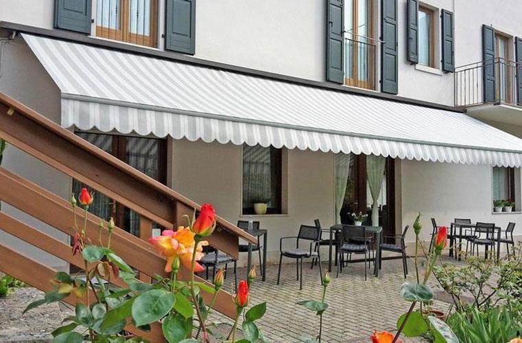 Hotel Garni Delle Rose Ceniga Eksteriør billede