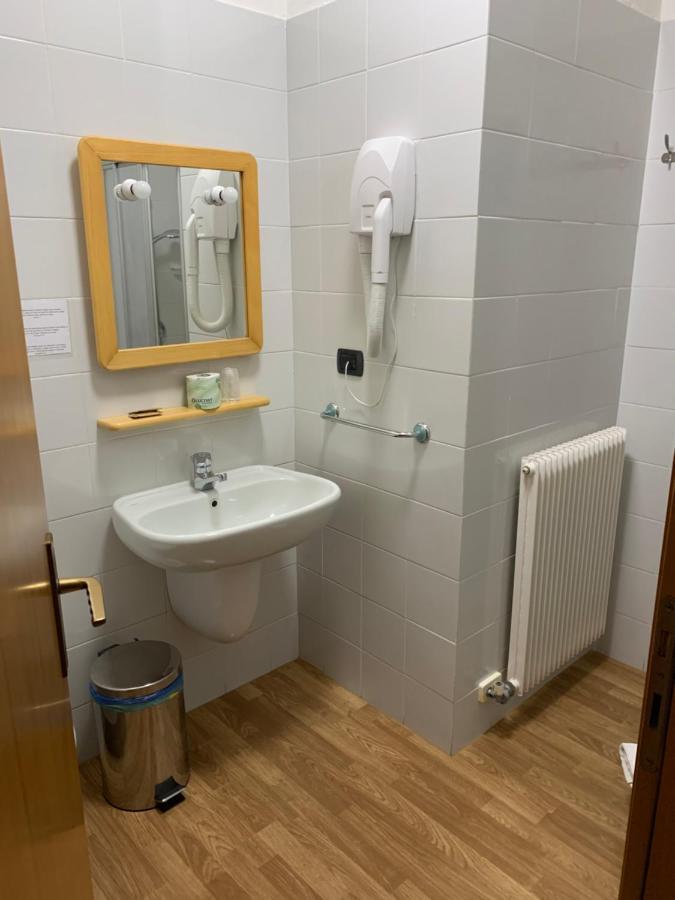 Hotel Garni Delle Rose Ceniga Eksteriør billede