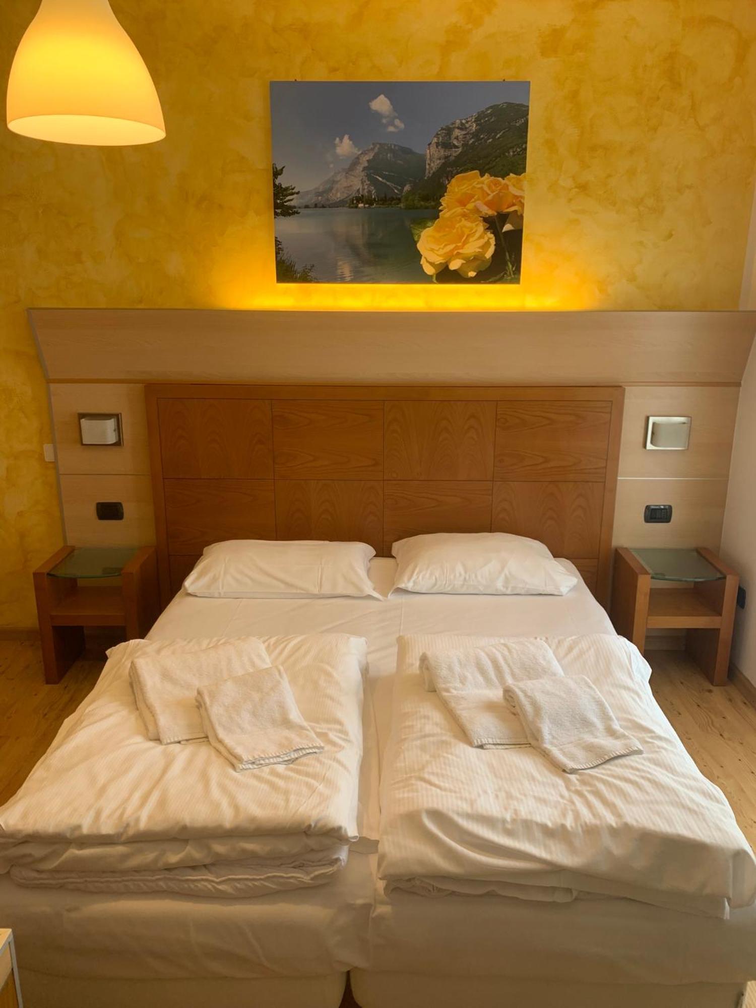 Hotel Garni Delle Rose Ceniga Eksteriør billede