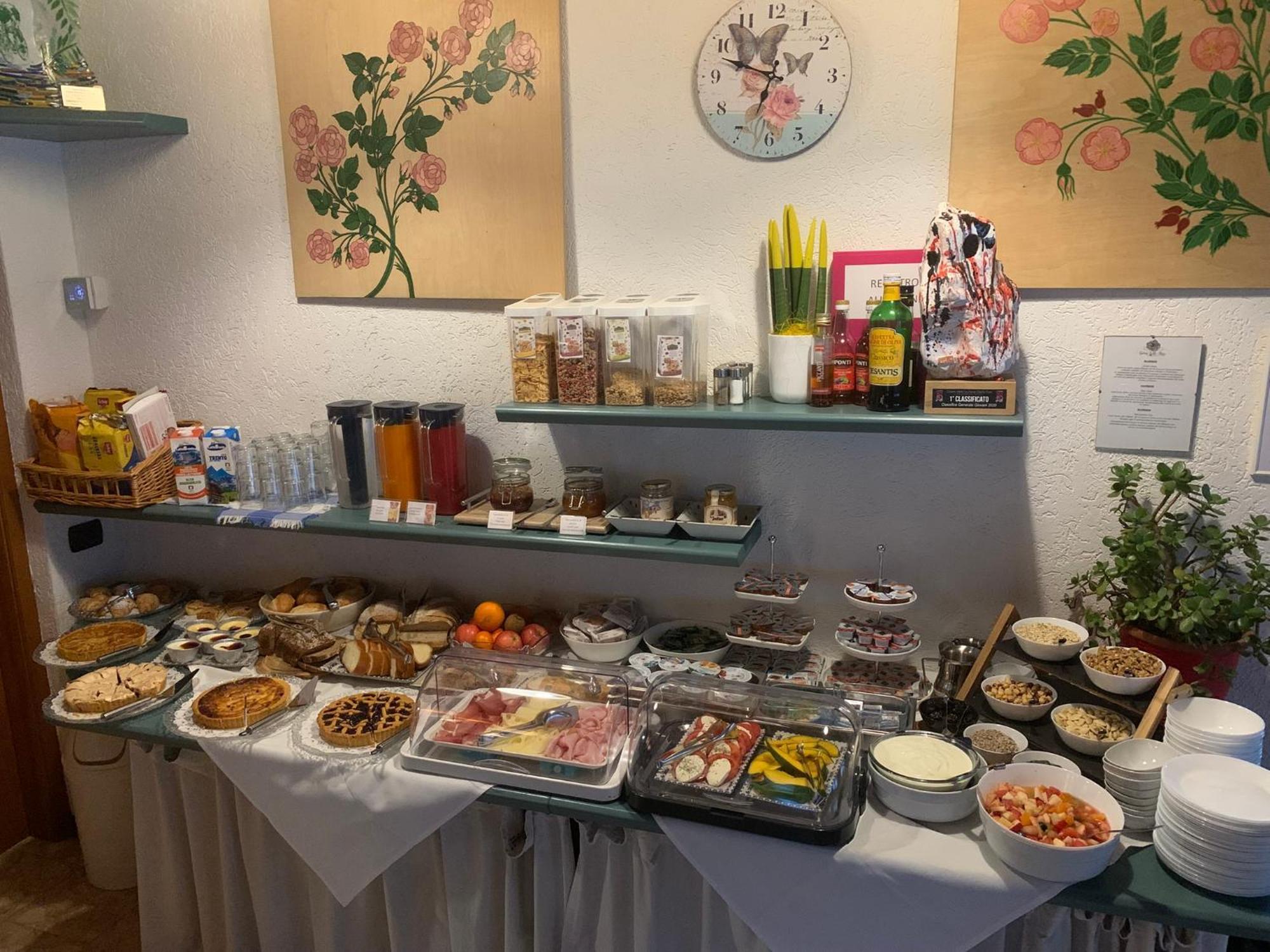 Hotel Garni Delle Rose Ceniga Eksteriør billede