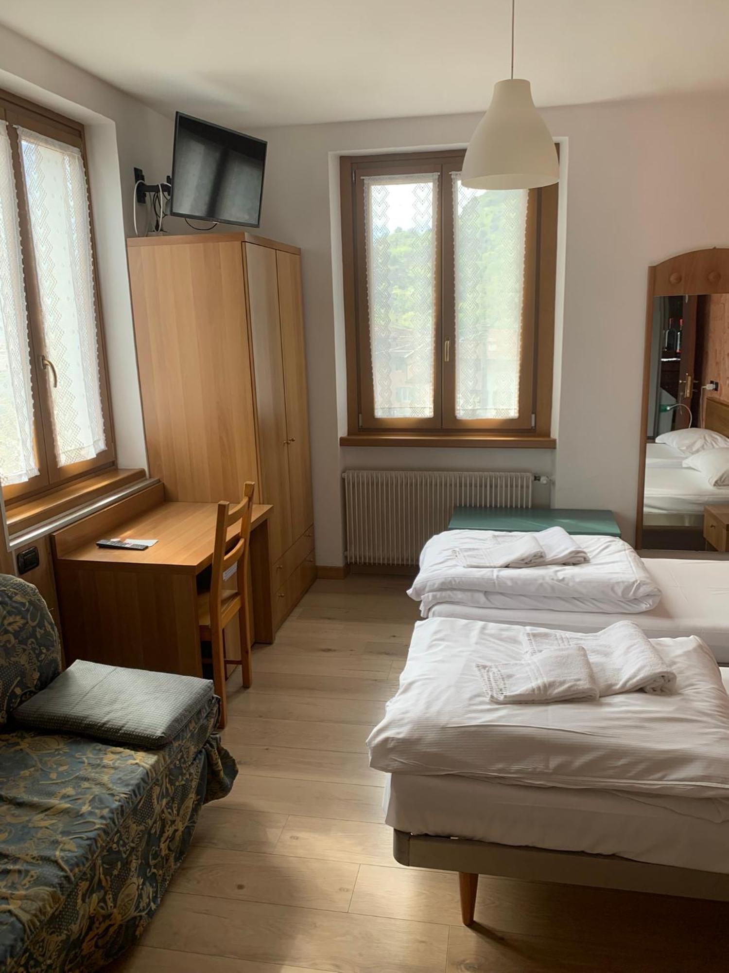 Hotel Garni Delle Rose Ceniga Eksteriør billede