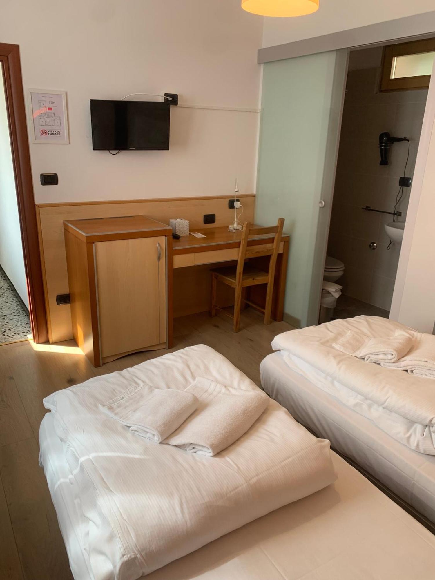 Hotel Garni Delle Rose Ceniga Eksteriør billede